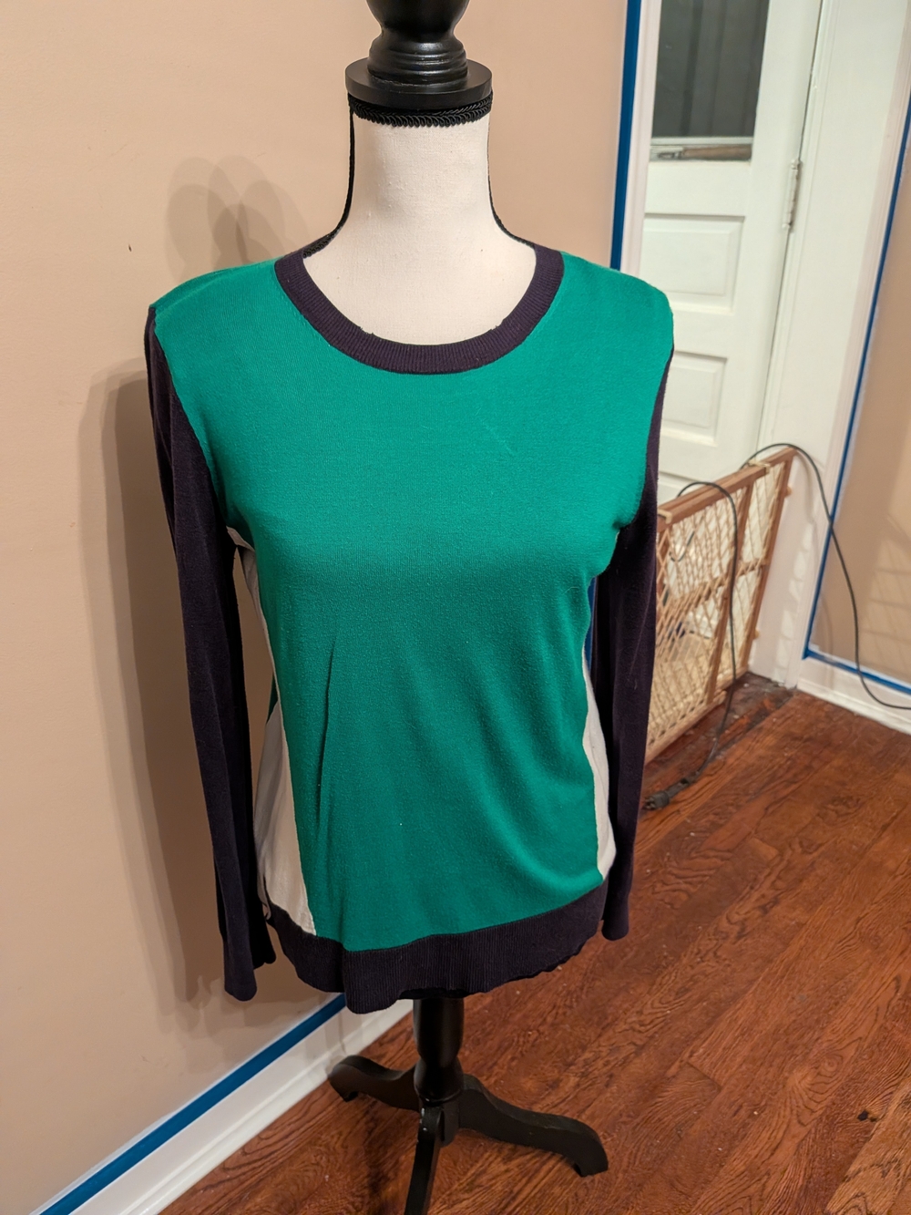 Women’s Green and Navy Colorblock Long-Sleeve Top